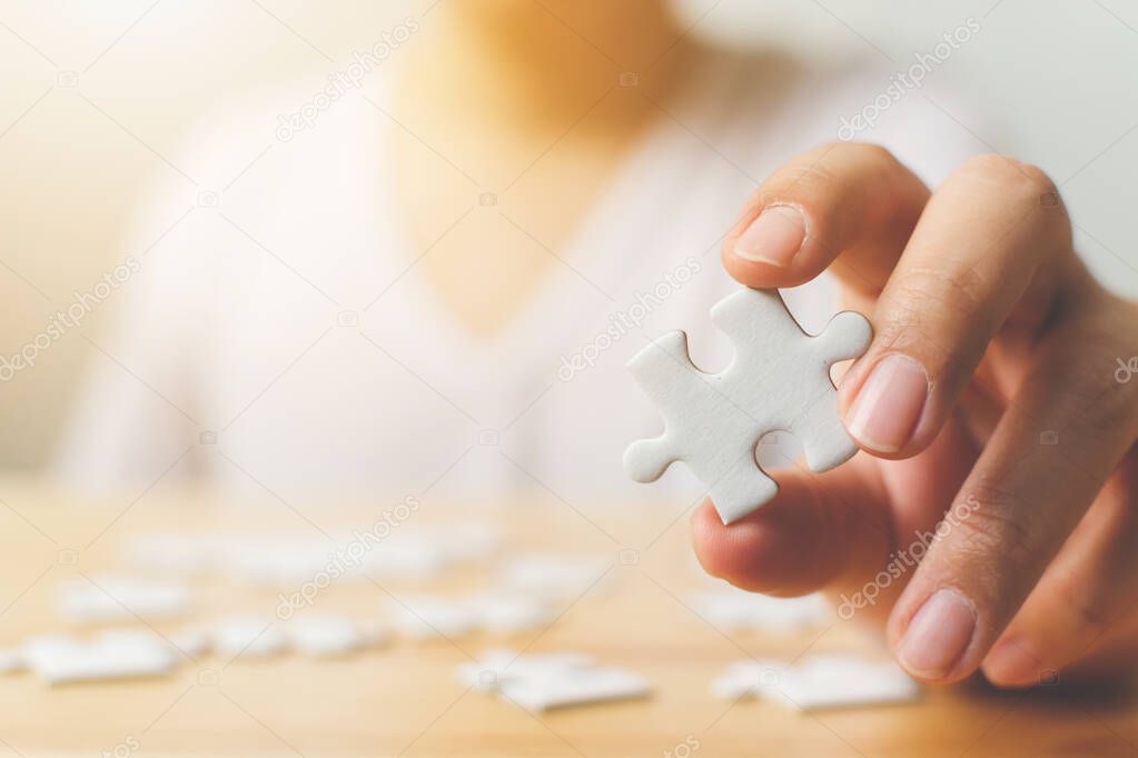 Gemeinsames Gedächtnistraining mit Rätseln